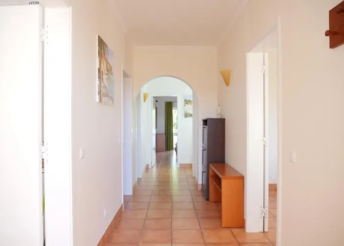Large Penthouse Near Porto De Mos With Magnificent Views In Лагуш