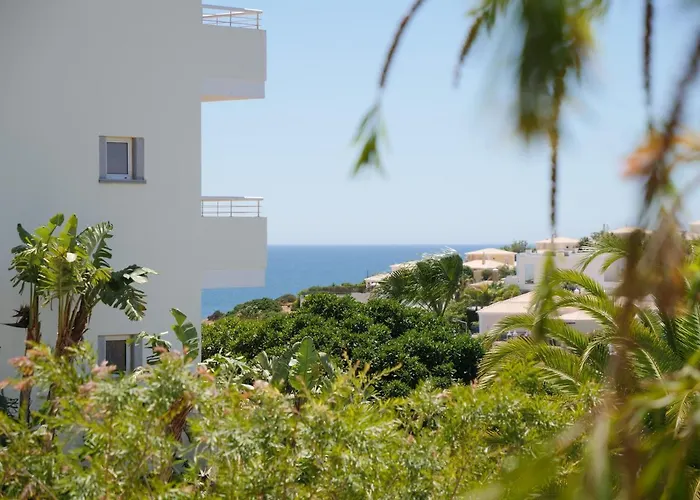 Апартаменты Large Penthouse Near Porto De Mos With Magnificent Views In Лагуш
