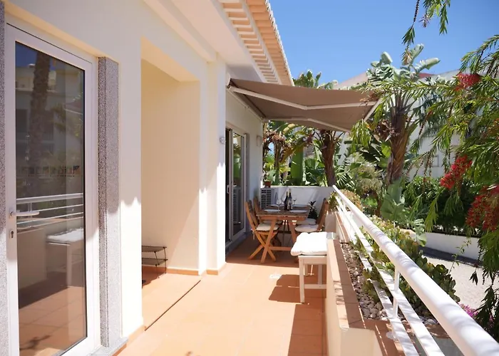 Large Penthouse Near Porto De Mos With Magnificent Views In Апартаменты Лагуш