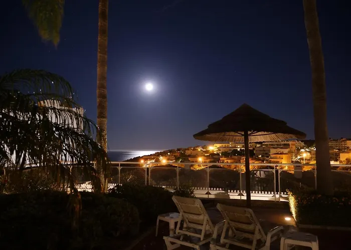 Large Penthouse Near Porto De Mos With Magnificent Views In Апартаменты Лагуш