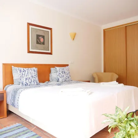 Large Penthouse Near Porto De Mos With Magnificent Views In لاغوس