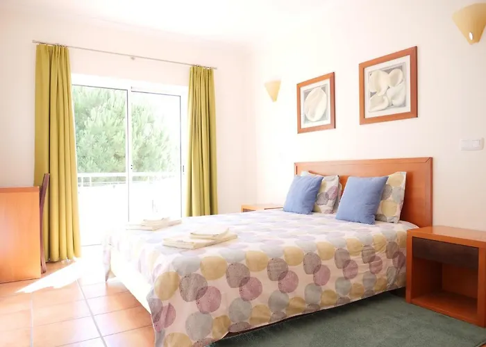 Large Penthouse Near Porto De Mos With Magnificent Views In Appartement